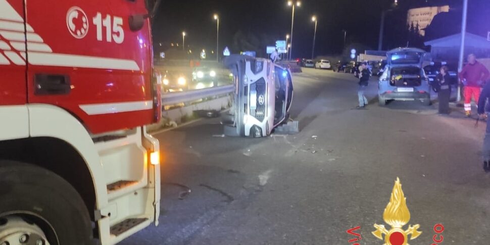 Catanzaro, car overturns on Viale De Filippis: one wounded in the hospital
