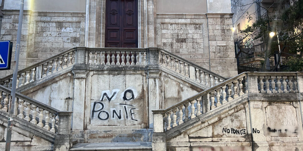 Messina and the afternoon of violence: city affected by a fringe of "no bridge" activists. Disturbing signal for the next few months