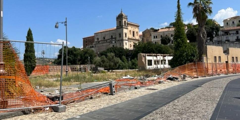 New destination of the former Jolly in Cosenza, soon the opening of the construction site