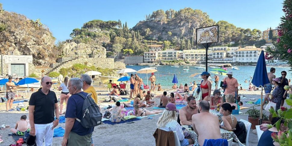 The classroom approves the "Pudm" within the terms, it will be the city of Taormina to manage its beaches