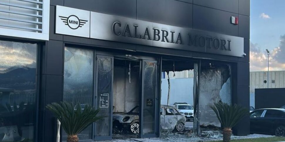 Incendiary attack in the "Calabria Motori" headquarters in Campo Calabro. The track of the intimidation is beaten