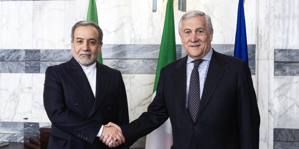 Iran opens up an agreement on "logical and rational" nuclear power with the United States. The talks in Rome