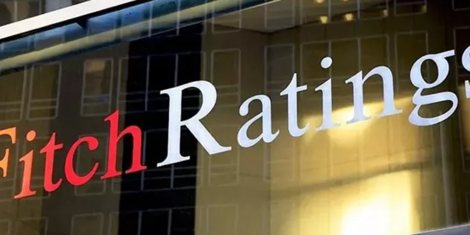 Use 10% on import duties in force. Fitch confirms the BBB rating with positive outlook for Italy, "but growth at risk"