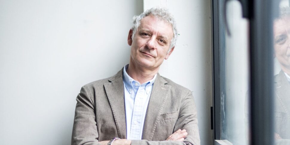 Robecchi and the noir that has become a social complaint: the writer and screenwriter in Taobuk