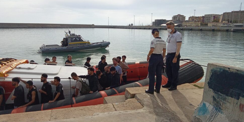 Two alleged smugglers of a landing in Crotone stopped