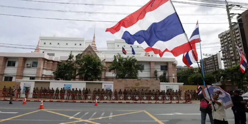 Thailand closes the entire border with Cambodia. 40 thousand people evacuated: the budget of the victims rises to 12