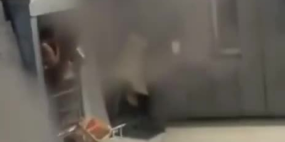 Fire in Paris, 39 year old hero leaves the cornice and saves 5 people videos