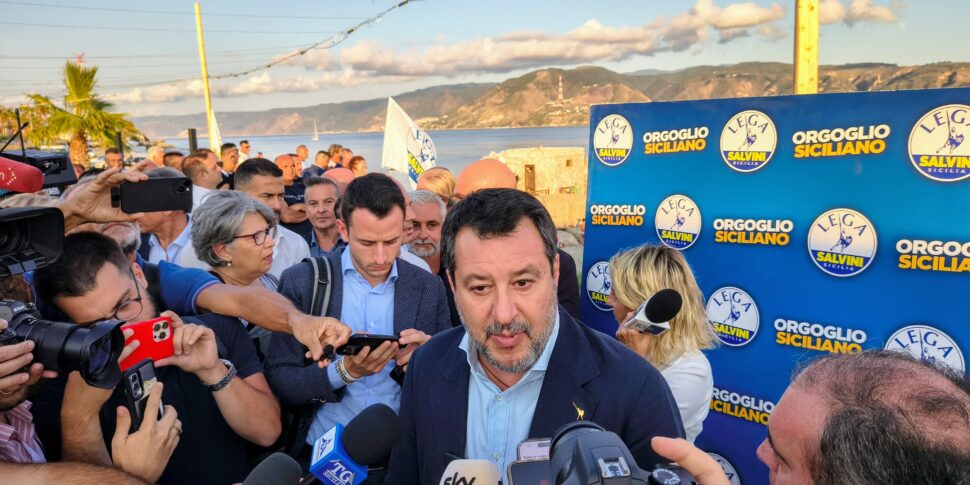 Salvini in Messina: "Sicily and Calabria will do the lion's part. How can you say no to this work?" Tensions with "no bridge"