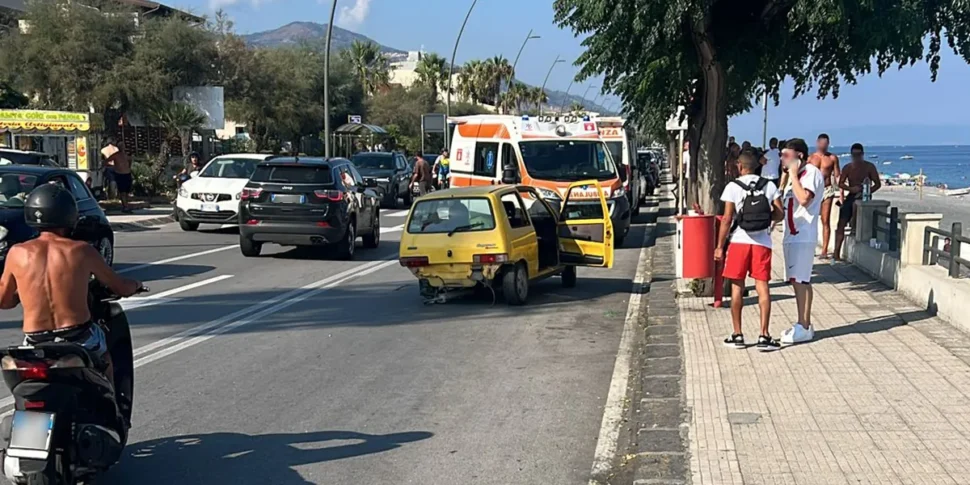 Roccalumera, clash between two cars: BMW ends up against a wall. 3 -year -old girl in hospital for investigations