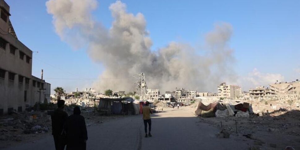 New attacks by IDF in Gaza, 24 dead from dawn. Mobilization for hostages throughout Israel