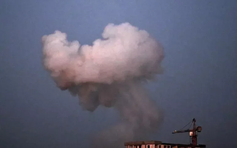 Ukrainian under attack in the night. Kiev hit, ten dead and 45 injured. Among the victims a child. "The EU will not be intimidated"