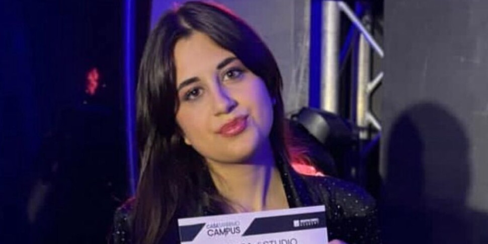 Agnese Indriolo, 17 years old from S. Agata di Militello with Calabrian roots, to the record debut with "sand and fire" video