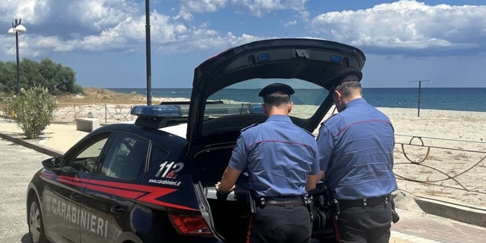 Black workers, four people reported in the Reggio area