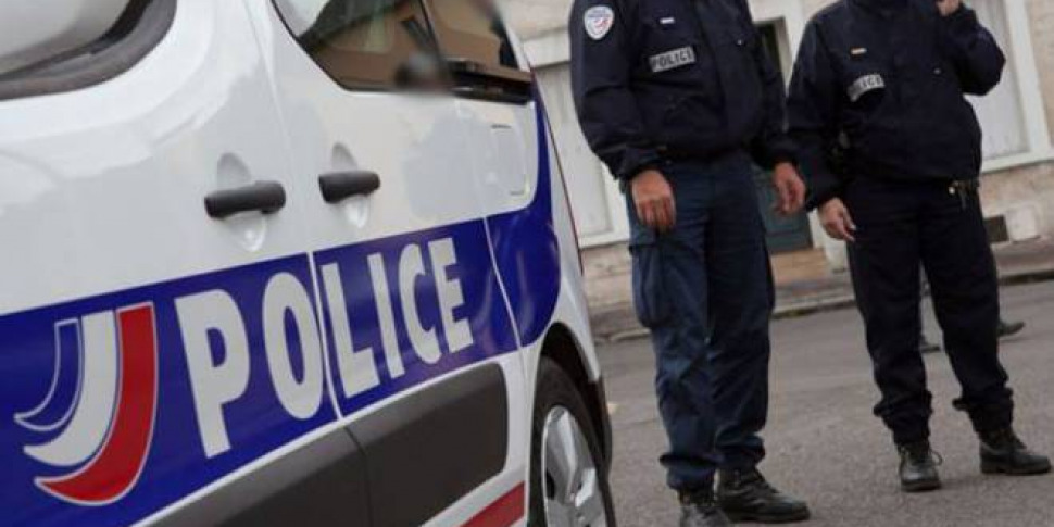 Car on the crowd in Evreux, France: one dead and 5 injured