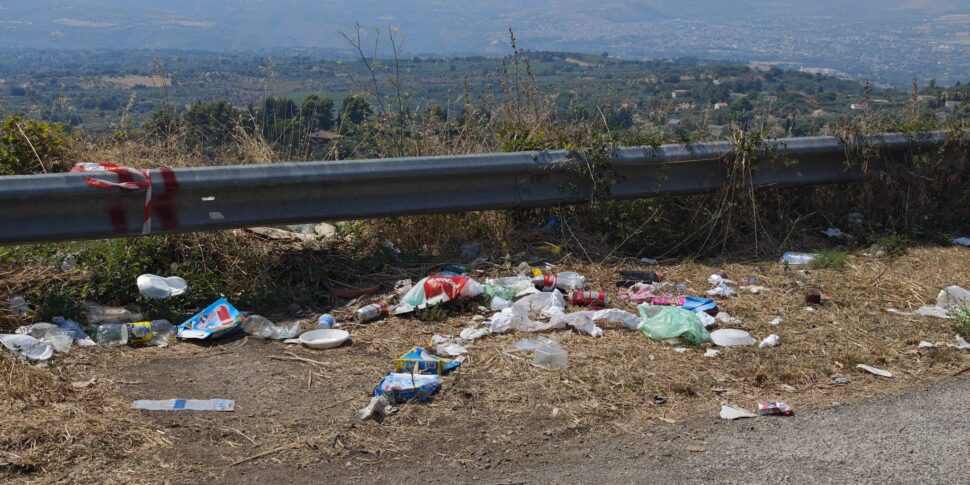 Catanzaro, the lash of the mayor Fiorita against the abandonment of waste: with the new heavy sanctions decree to combat incivility