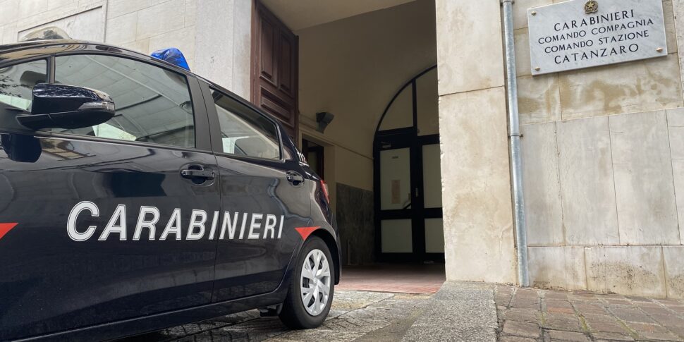 Catanzaro, violates the ban on approaching ex -wife for persecutory acts. An arrest