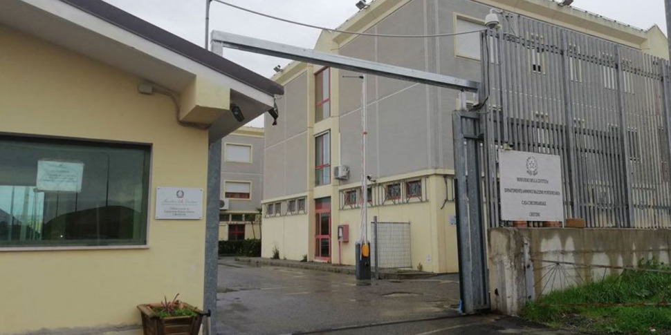 Cotronei, try to run a relative to the arrest but end up in prison too