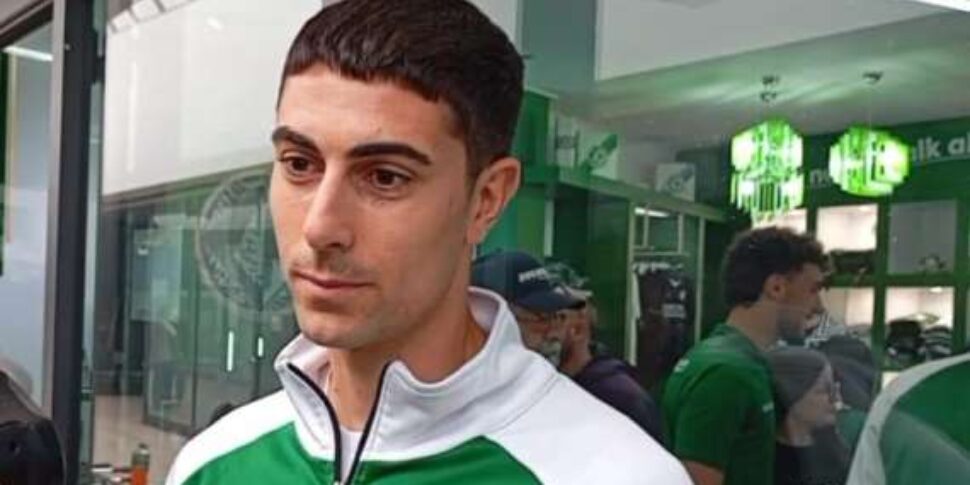 Crotone is closer to the frascator defender, Vinciguerra always in the sights