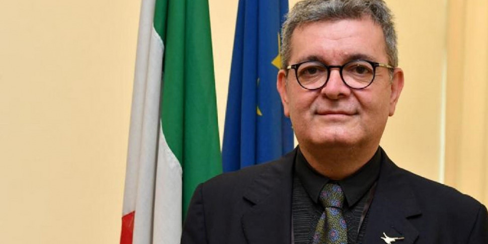 Elections in Calabria, the candidacy as a councilor of Nino Spirlì appears: "I entrust myself to you, even if they will tell you that I am sick ..."