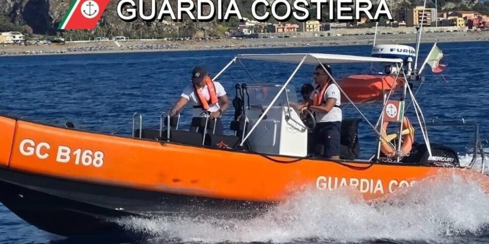 Fear at sea in San Giorgio: two minors missing in canoe saved on a rock on Patti