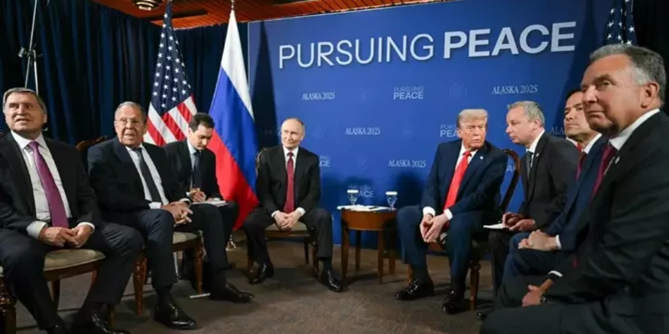 Handshake between Trump and Putin, the summit has begun