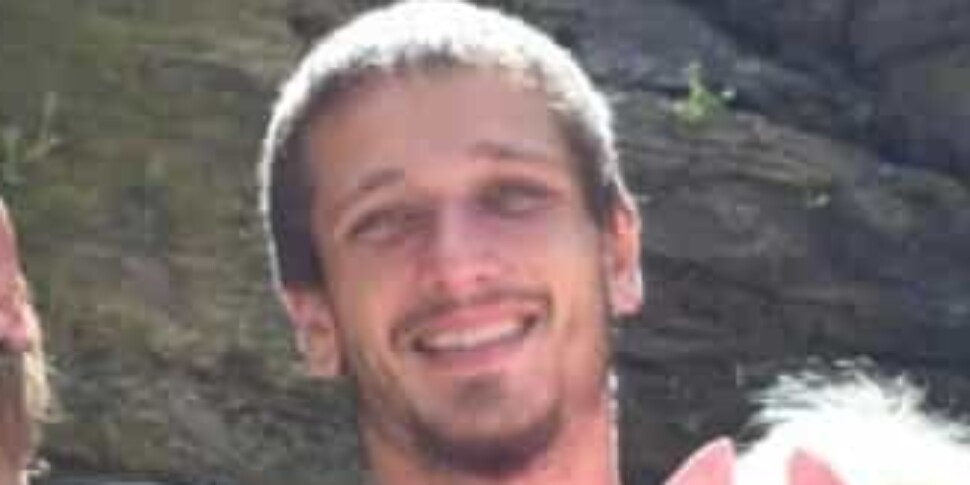 He died overwhelmed by a sand dune in front of his children, the tragic end of Kane Watson in New Zealand