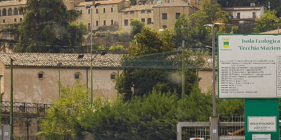 In Cosenza intelligent ecological islands to improve the "door to door"