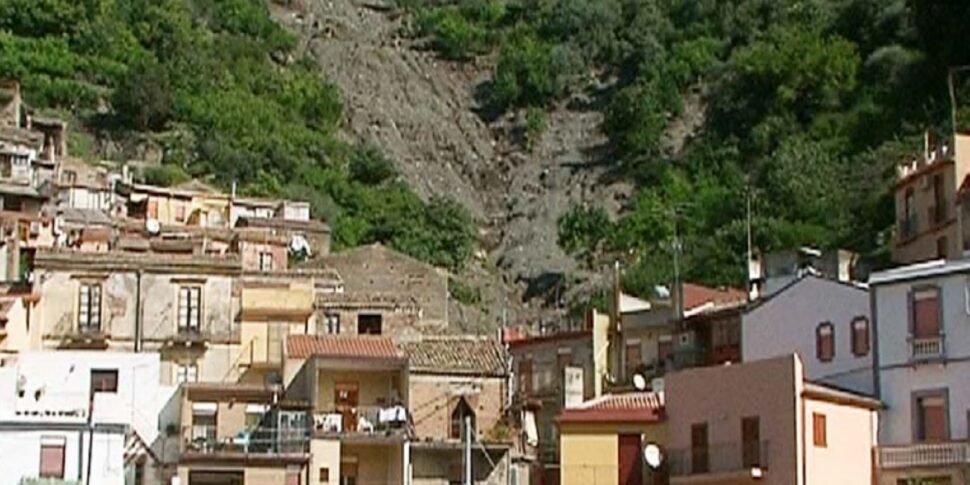 Itala, landslides: the consolidation works of the inhabited center of the Messina area is competing