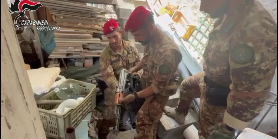 Marina di Gioiosa Ionica, a Kalashnikov hidden in the center seized