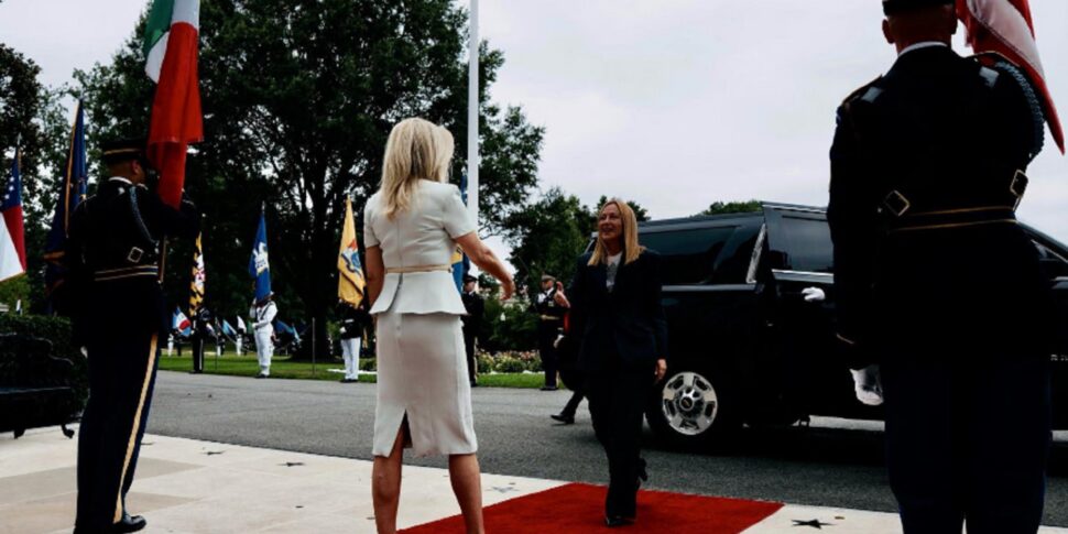 Meloni and the other European leaders not welcomed by Trump but by the head of the White House Protocol
