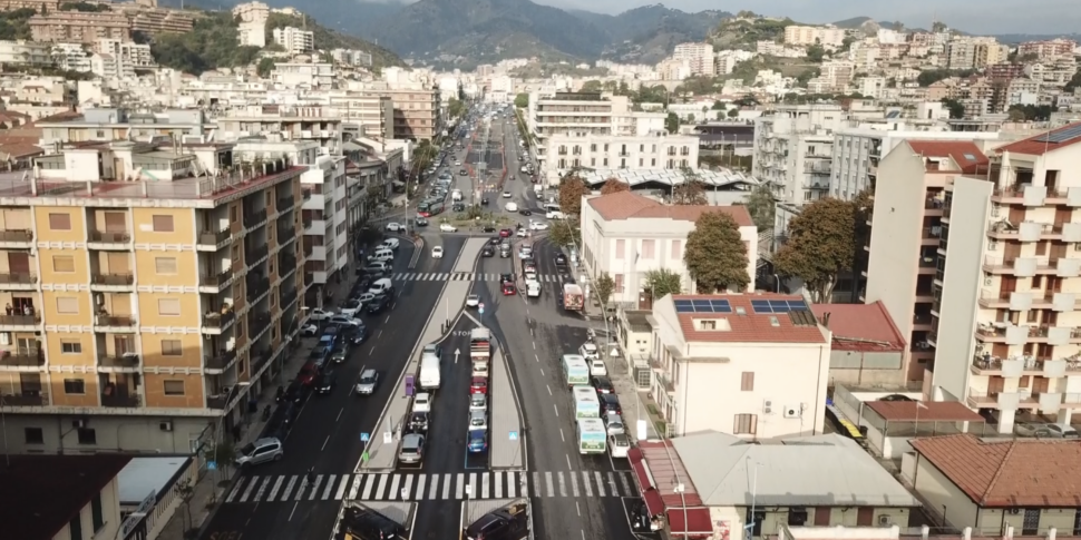 Messina, fear on Viale Europa: he loses control of the car and overwhelms the bollard stakes