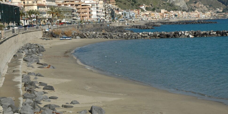 Mid -August: Picnic and fires in Giardini Naxos prohibited. Penalties up to 500 euros