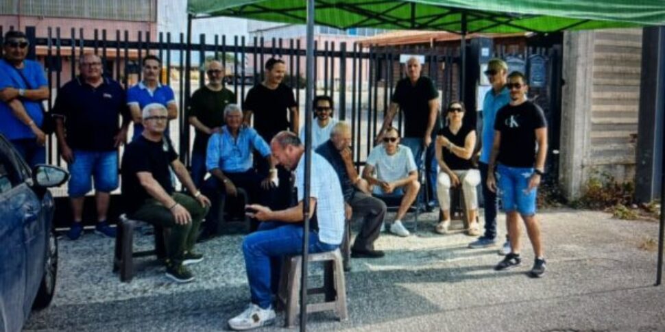 Minox workers return to work, after 56 days of stop recovery production in Puglia and Calabria