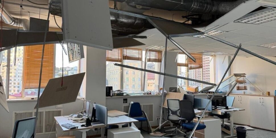 Night of terror in Kiev, at least 19 deaths in the Russian raids. Four are children, dozens of injuries and missing