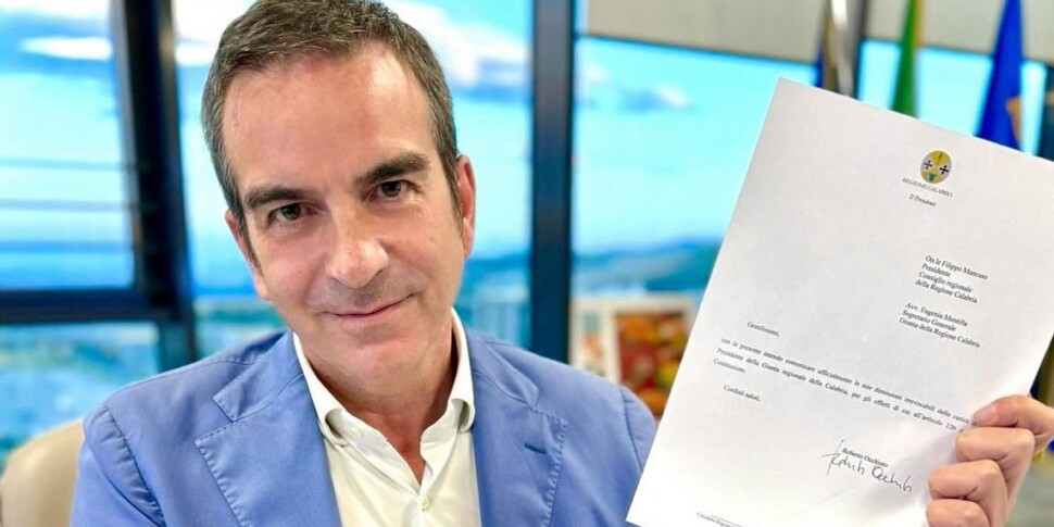 Occhiuto signs the resignation. "The jackals cheer for the failure of Calabria, now they will choose the Calabrians"
