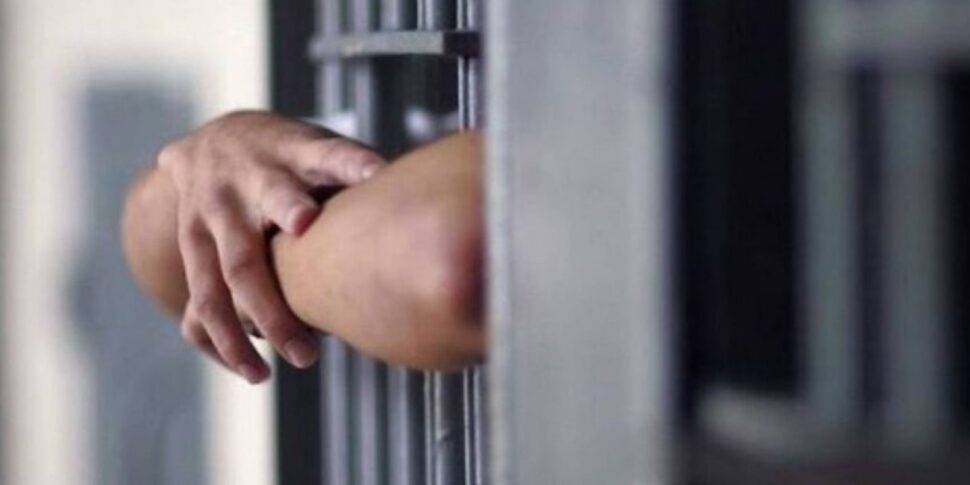 Paola, prisoner sets fire to the cell: poisoned agents avoid tragedy