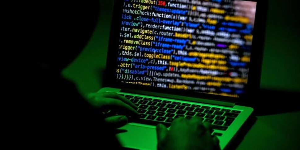 Photos stolen and shared on the web, women Catanzaro among the victims