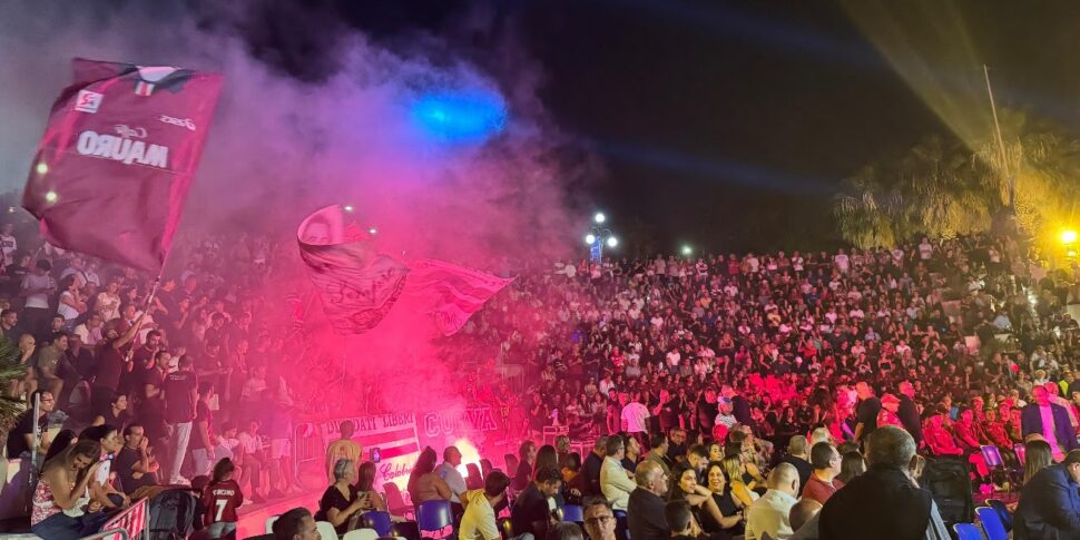 Reggina on the catwalk with promotion view