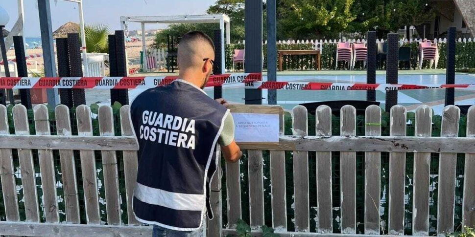 Restaurants on the Maritime State Property of Strongoli: two complaints