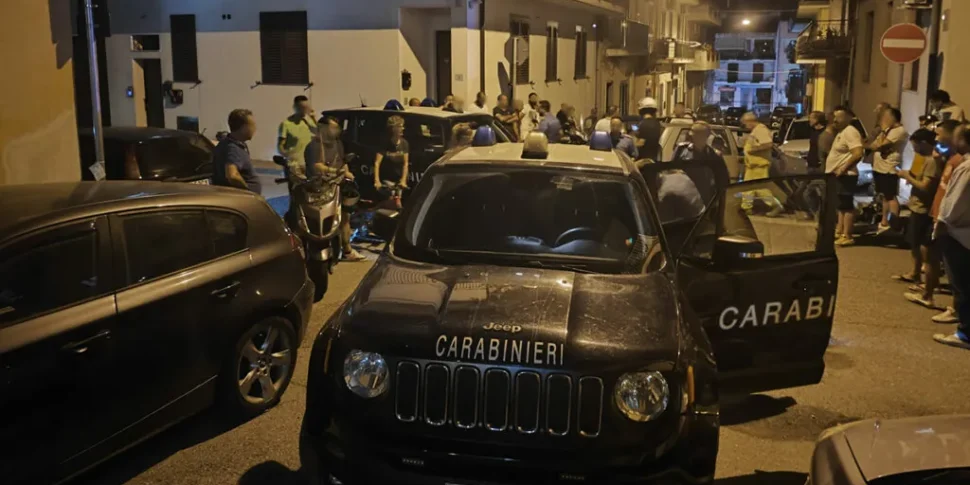 Rocamblesco car theft in Nice of Sicily: thieves chased up to Furci. One was taken, the other is on the run