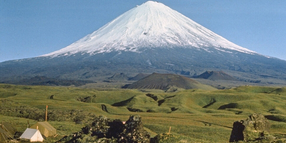 Russia, the Kracheninnikov volcano returns to be heard: after the strong earthquake new eruptive activity in Kamčatka