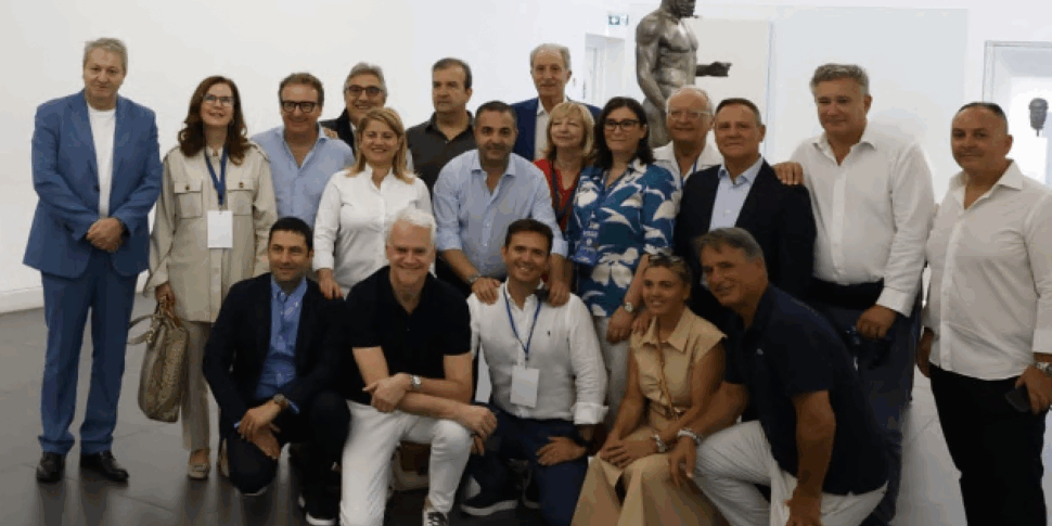 Solidarity from Forzist Governors arrives from the General States in Reggio: "We learned from Berlusconi"