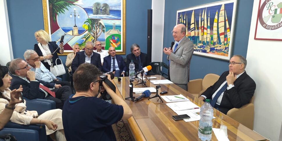 The civic pole: «Regional elections? We are interested in the good of Reggio "