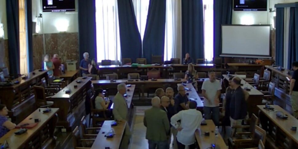 The municipal council of Messina and the solidarity with the people of Gaza: between the Democratic Party and the Lega the rags fly