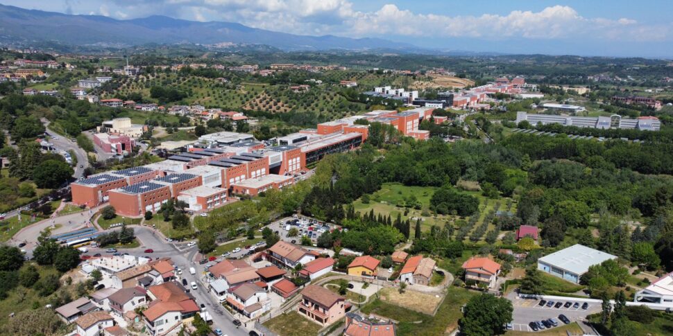 The unknown of the Unical Policlinico shakes the political world Rendese