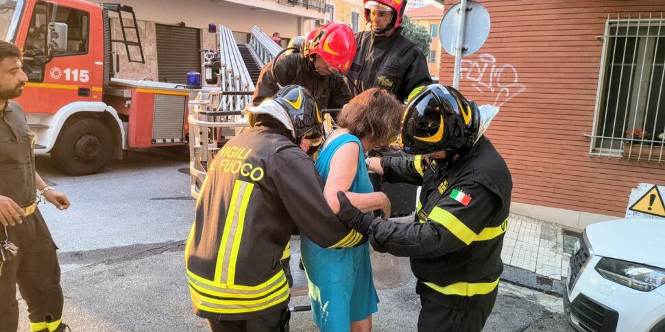 Tragedy touched in Messina, fire in a Boccetta building: seven intoxicated saved by the firefighters