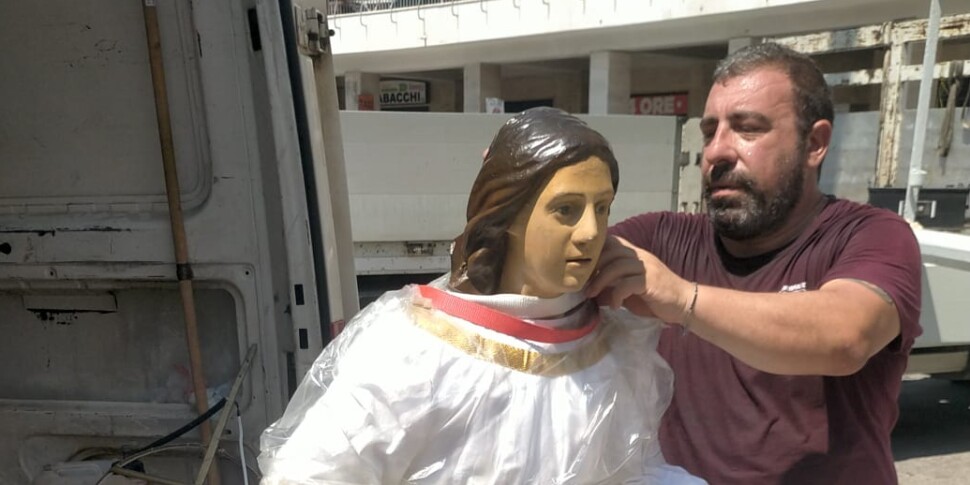Vara di Messina, the assembly of the votive machine is completed: the Madonna with the new dress has been placed