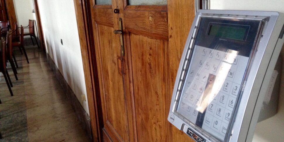 Work, less placed in Sicily: public offices are emptied