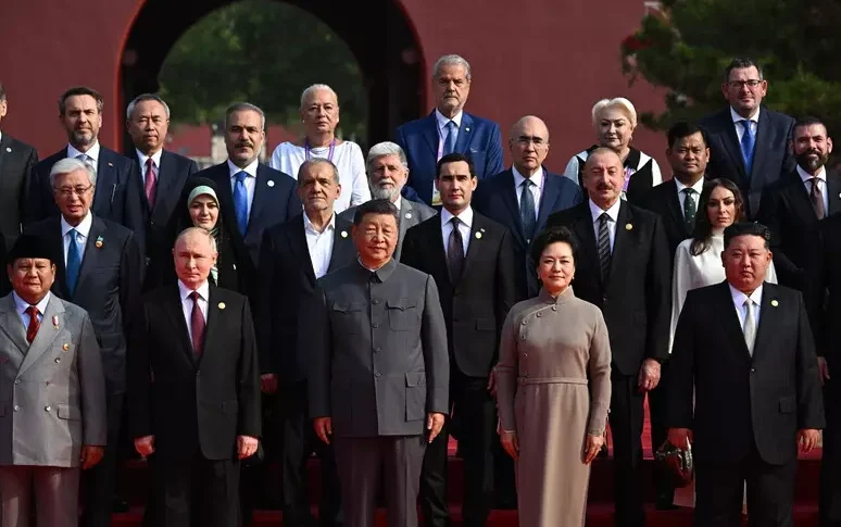 XI: "The world must choose between peace and war". Trump: "Greetings to Putin and Kim while conspired against the USA"