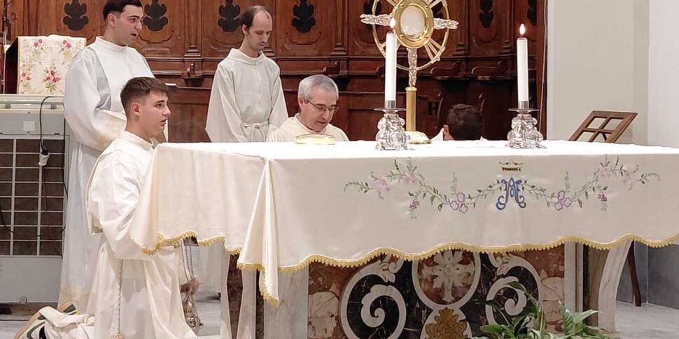 Spezzano, found the Teca of the Tabernacle without the Ostia Magna. The track of the esoteric rites takes hold